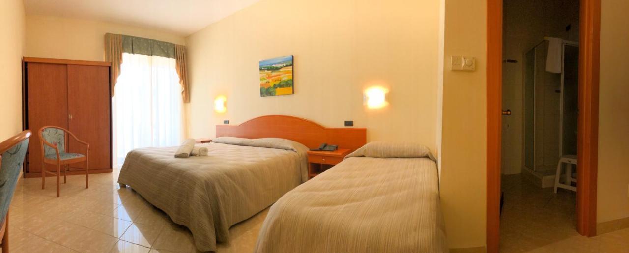 Hotel Mille Pini 吉诺萨滨海 外观 照片